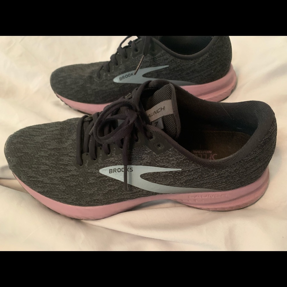 Brooks Launch 7 sz 9.5; R heel fabric worn through, as shown, lots of life left!